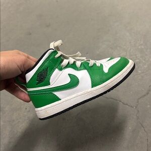 Nike Air Jordan 1 Mid GS Lucky Green Size 11C Boy Girl Unisex HTF Color